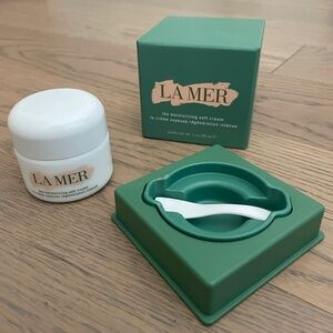 Empty La Mer moisturizing cream container with box